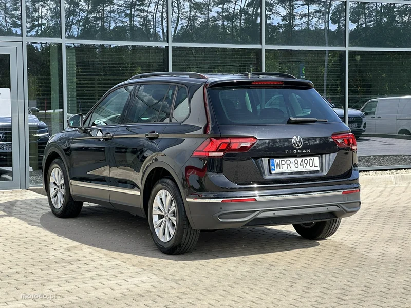 Volkswagen Tiguan AD 8