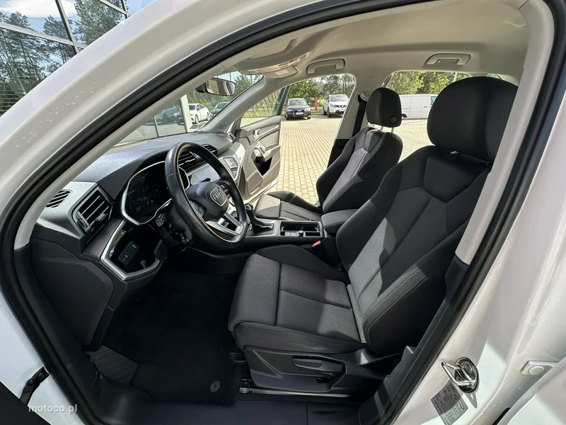 Audi Q3 F3 10