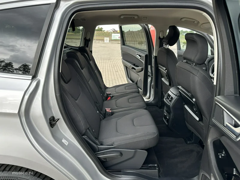 Ford S-Max II 11