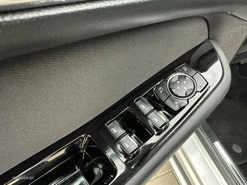Ford S-Max II 25