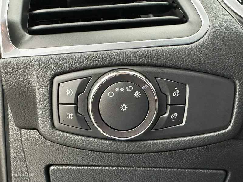 Ford S-Max II 26