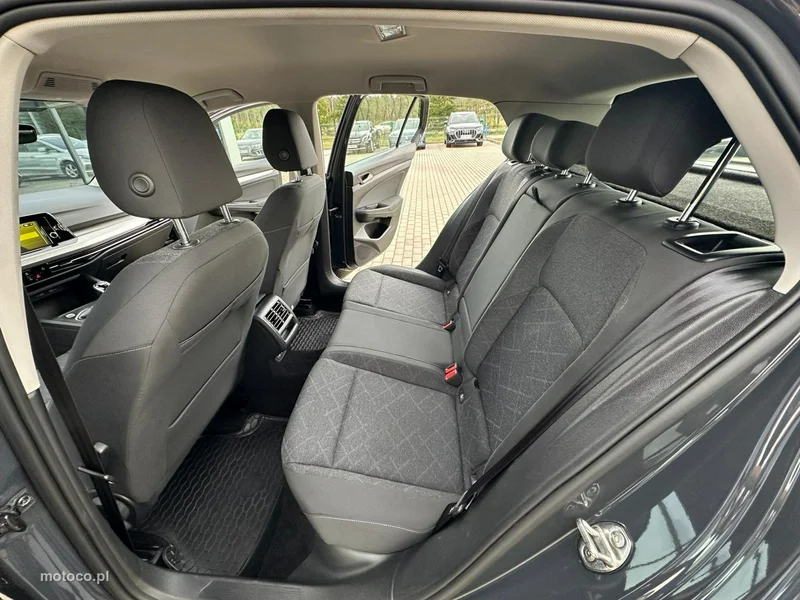 Volkswagen Golf VIII 11
