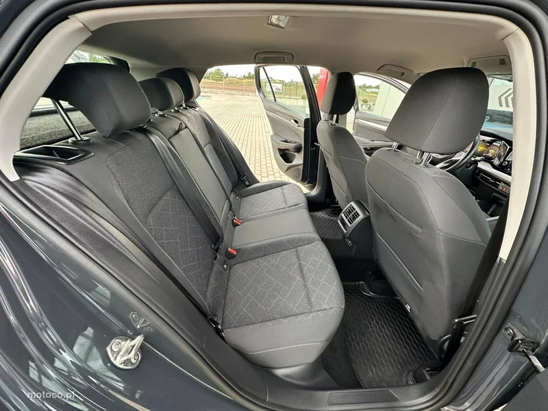 Volkswagen Golf VIII 12