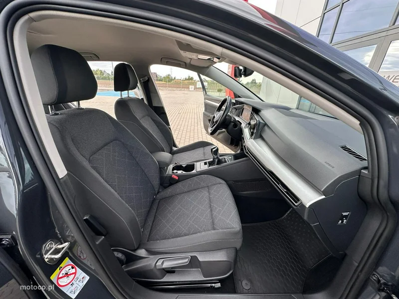 Volkswagen Golf VIII 13