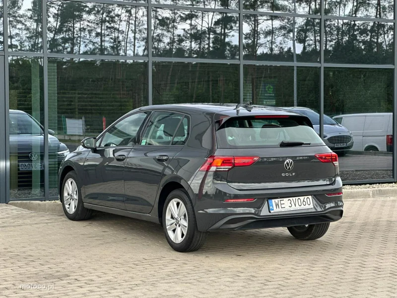 Volkswagen Golf VIII 6