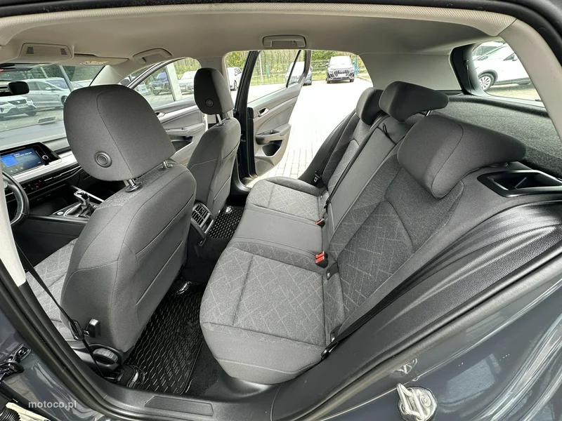 Volkswagen Golf VIII 11