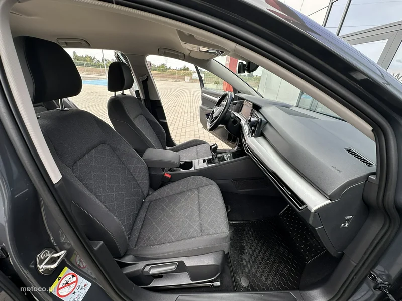 Volkswagen Golf VIII 13