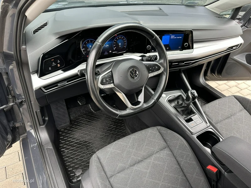 Volkswagen Golf VIII 9