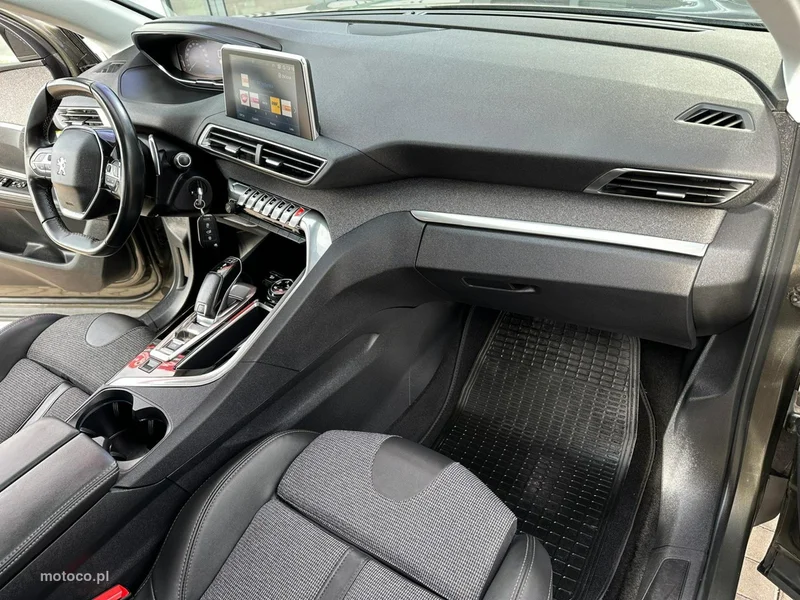 Peugeot 5008 17