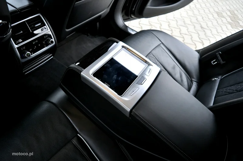 BMW Seria 7 G11 730 23