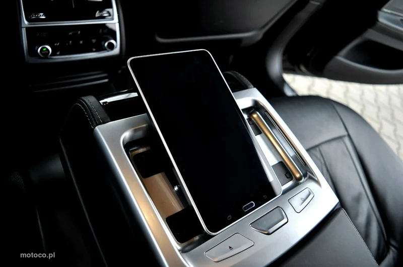 BMW Seria 7 G11 730 24