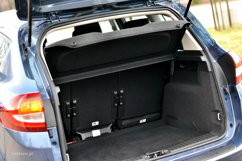 Ford C-Max II 12