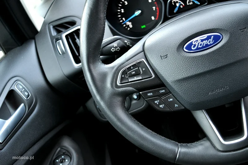 Ford C-Max II 17
