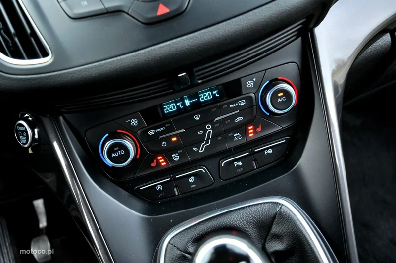 Ford C-Max II 24