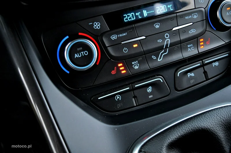 Ford C-Max II 25