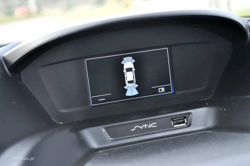 Ford C-Max II 27