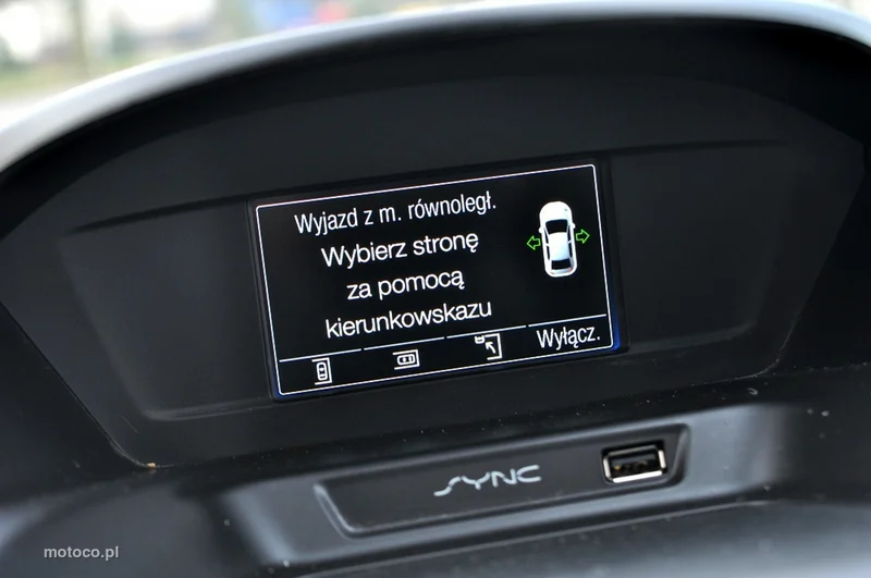 Ford C-Max II 28