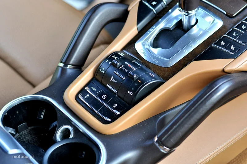 Porsche Cayenne 92A 24