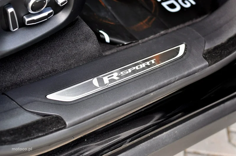 Jaguar F-Pace 19