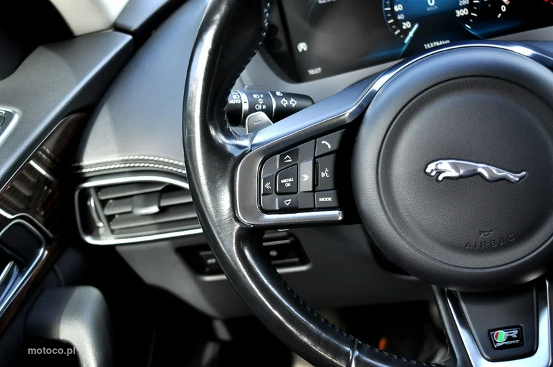 Jaguar F-Pace 24