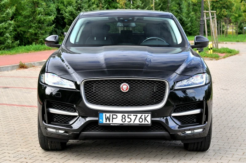 Jaguar F-Pace 33