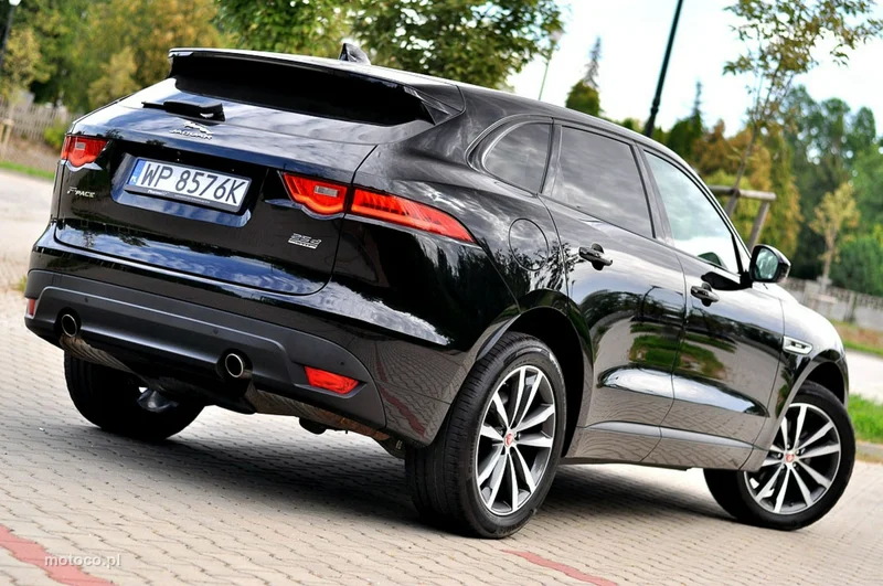 Jaguar F-Pace 36