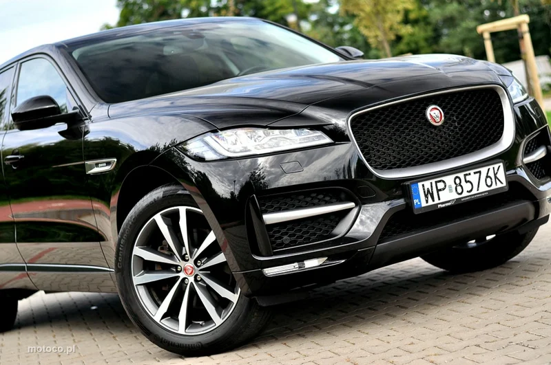 Jaguar F-Pace 37