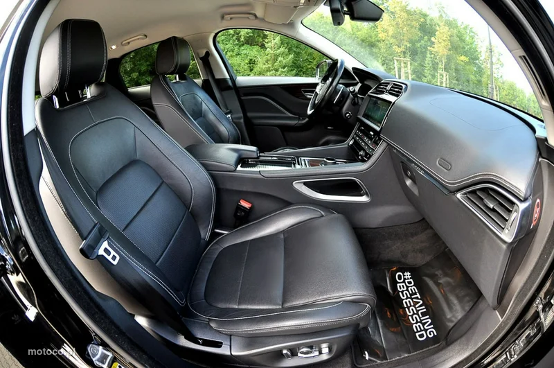 Jaguar F-Pace 8