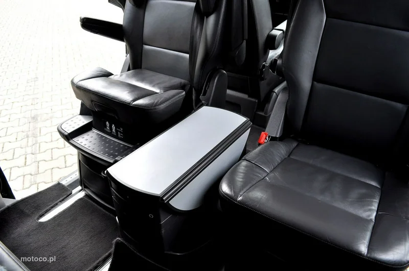 Volkswagen Multivan 14