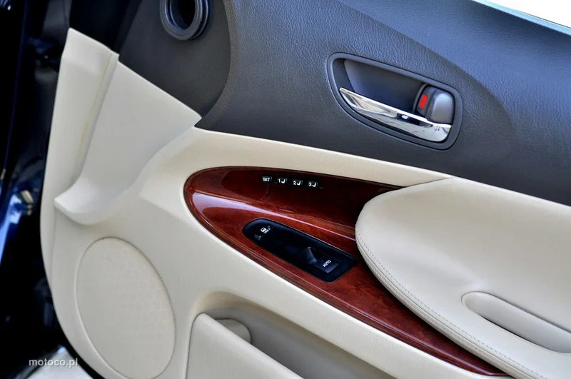 Lexus GS 13