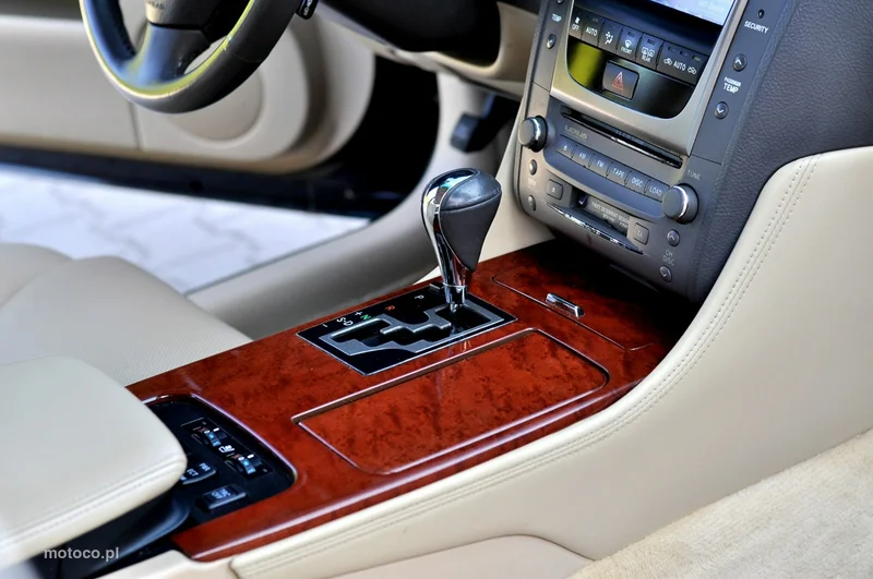 Lexus GS 16
