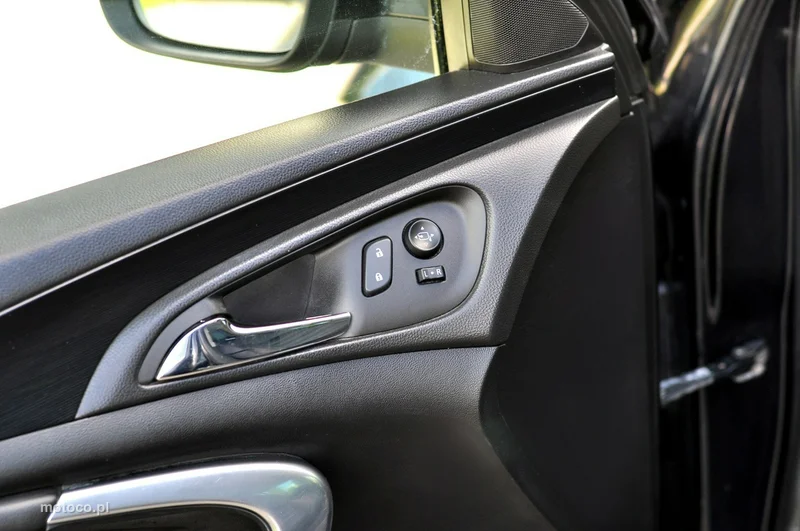 Opel Insignia A 15