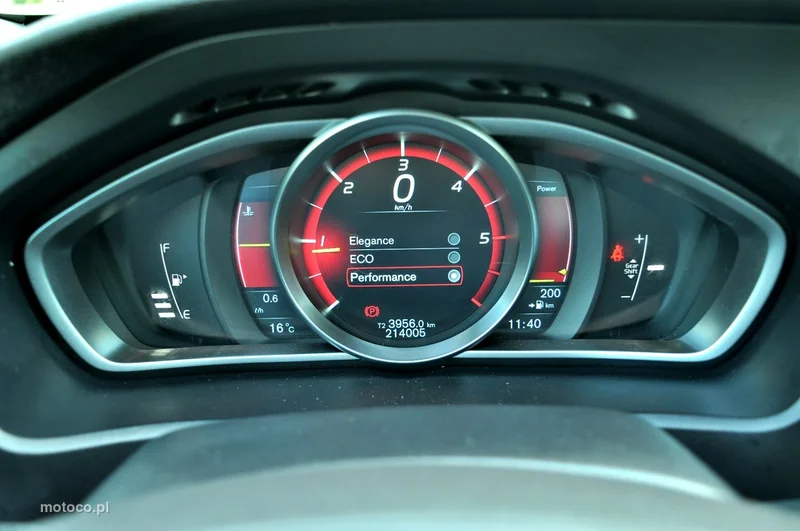 Volvo V40 15