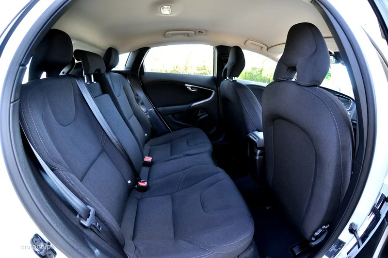 Volvo V40 9