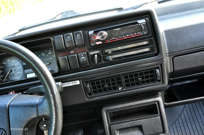 Volkswagen Golf II 15