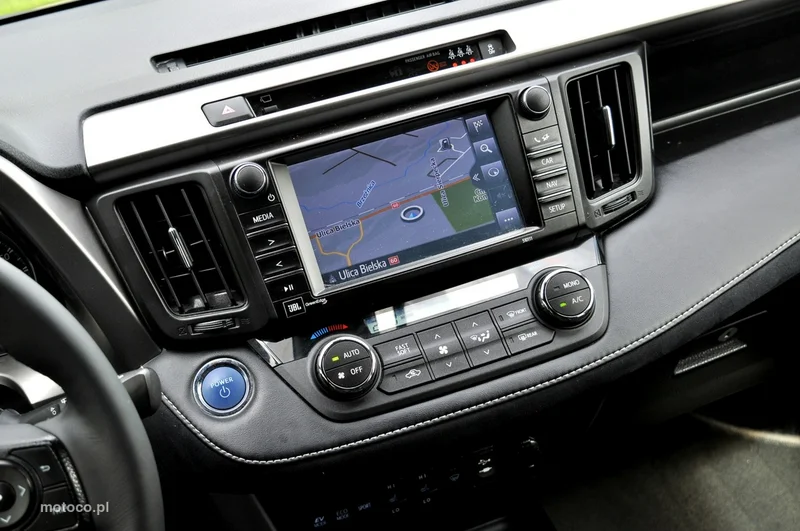 Toyota RAV 4 XA40 26