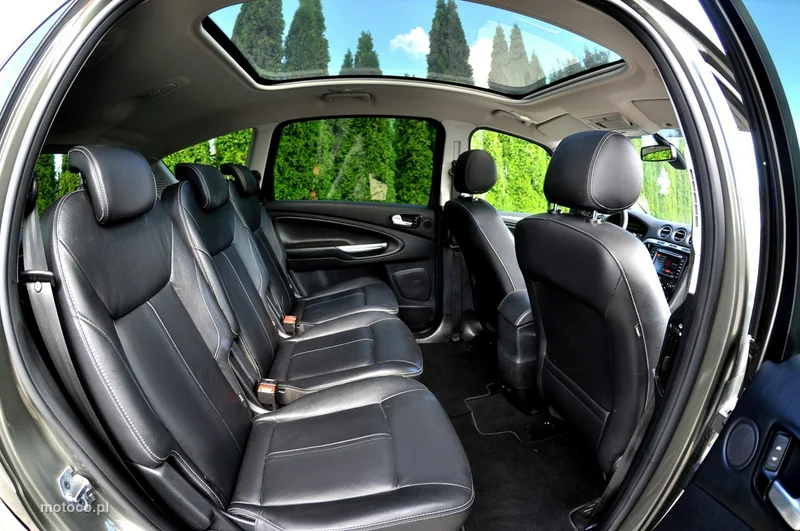 Ford S-Max I 10