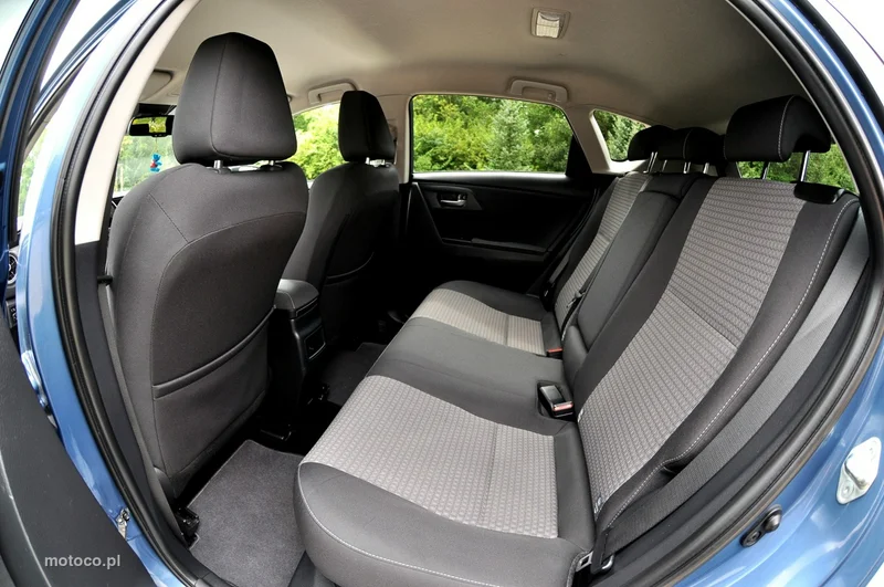 Toyota Auris E180 11