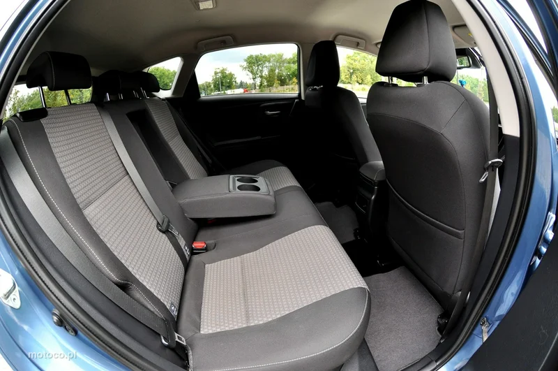 Toyota Auris E180 12