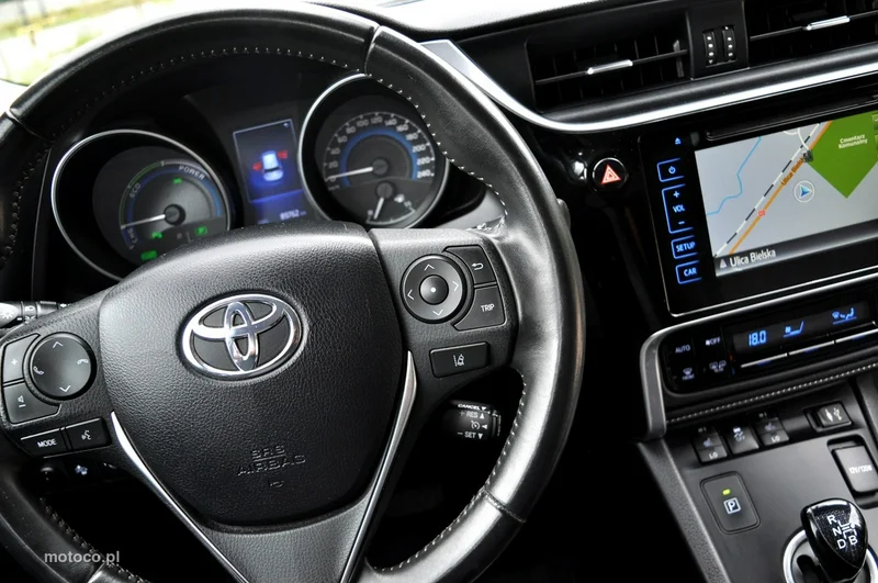 Toyota Auris E180 15