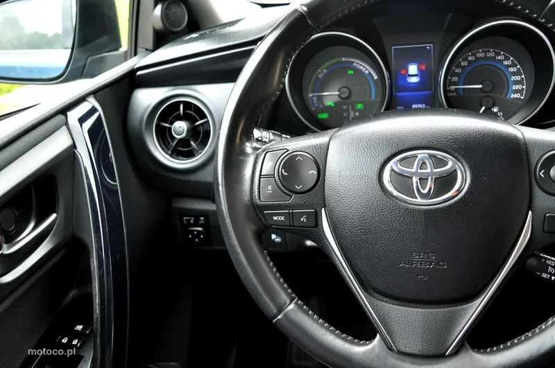 Toyota Auris E180 16