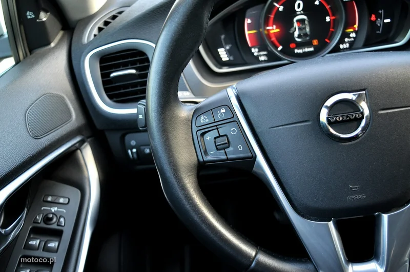 Volvo V40 12