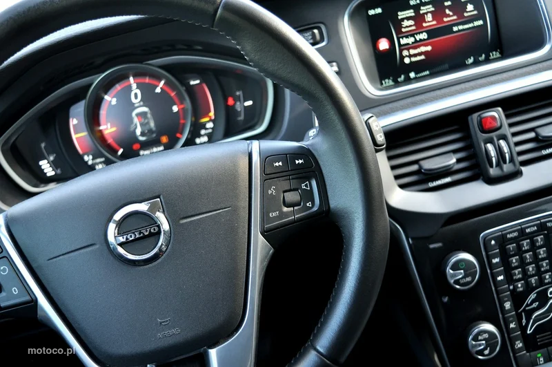 Volvo V40 13