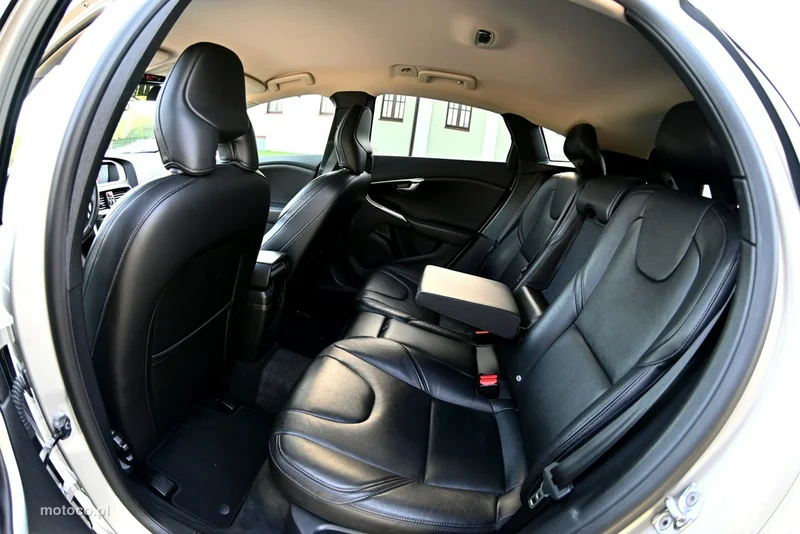 Volvo V40 10