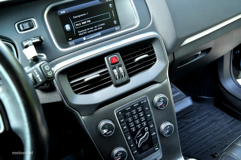 Volvo V40 16
