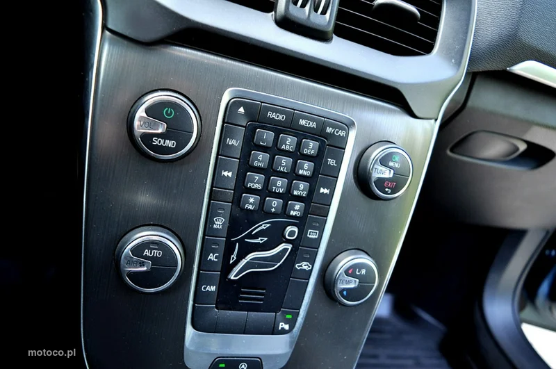 Volvo V40 17