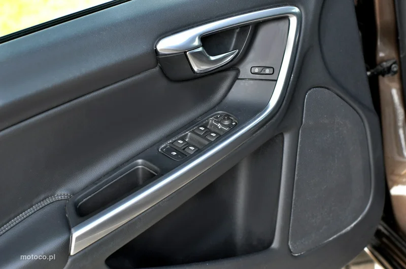 Volvo V60 Cross Country 13