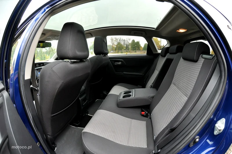 Toyota Auris E180 11
