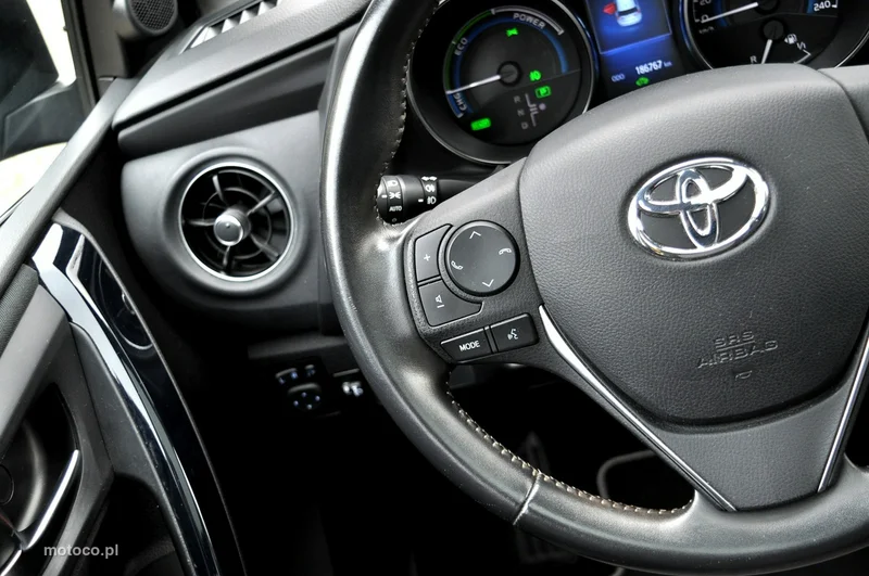 Toyota Auris E180 12