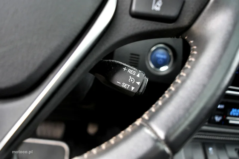 Toyota Auris E180 14